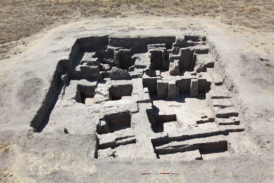 Excavation of a trench on the West Mound. Photo by Jason Quinlan.